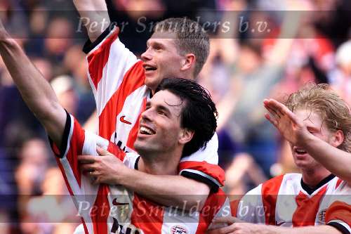 4 April 1999
Blijdschap bij Ruud v Nistelrooy Robert Fuchs Bjorn v d doelen
PSV-AJAX 3-1
