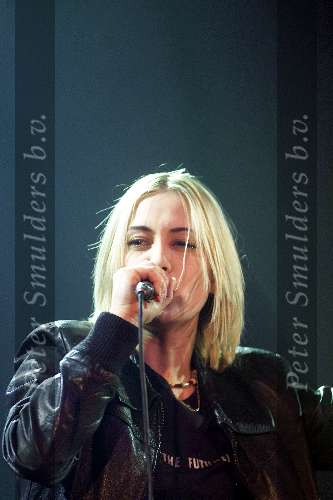 Hilversum, 6 april 2000
Uitreiking van de EDSION-Award 2000
Anouk tijdens haar optreden nadat ze een EDISON had gewonnen