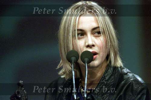 Hilversum, 6 april 2000
Uitreiking van de EDSION-Award 2000
Anouk tijdens haar optreden nadat ze een EDISON had gewonnen