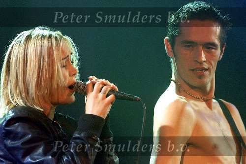 Hilversum, 6 april 2000
Uitreiking van de EDSION-Award 2000
Anouk tijdens haar optreden nadat ze een EDISON had gewonnen