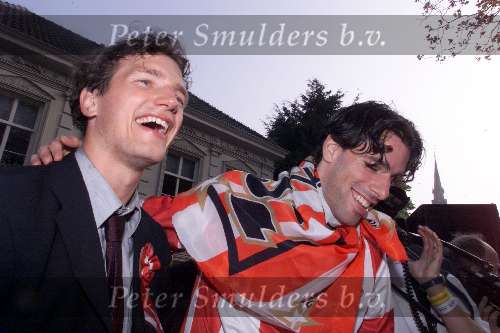 Eindhoven, 30 april 2000
PSV Landskampioen 
Feest na de wedstrijd PSV-RKC, eindstand 7-1
Ruud v Nistelrooy samen met Arnold Bruggink