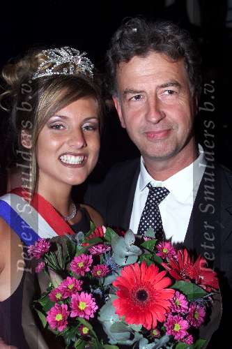Gemert 8 april 2000
Miss Universe 2000
winnares Chantal v Roessel ( 25) uit Den Bosch  hier met organisator Hans Konings
