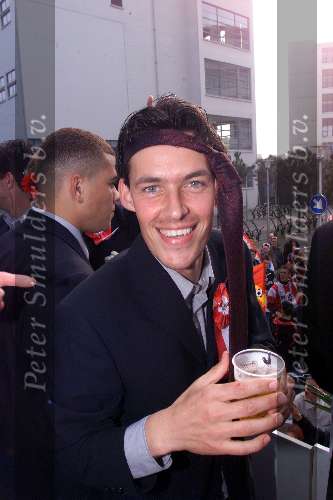 Eindhoven, 30 april 2000
PSV Landskampioen 
Feest na de wedstrijd PSV-RKC, eindstand 7-1
chris v d Weerden met glas bier