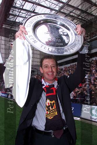 Eindhoven 30 april 2000
PSV landskampioen 1999-2000
Ernie Brandts met schaal