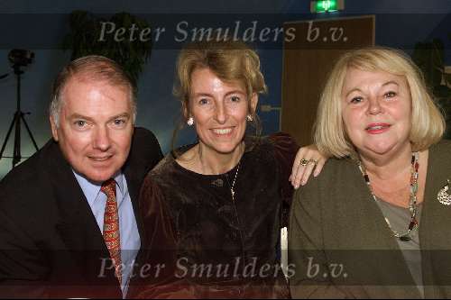 Den Haag 18 april 2000
Uitreiking boek van JOMANDA hier met Ronnie Tober en Tineke de Nooij
