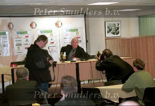 Rotterdam 9 april 2000
Leo Beenhakker voor de laatste maal als coach van Feyenoord bij de persconferentie na het pijnlijke verlies van zijn club tegen de FC Utrecht met 2-1