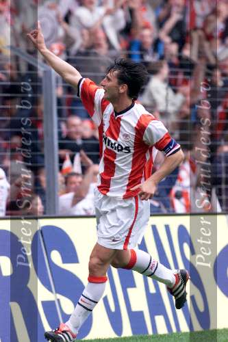 Eindhoven, 30 april 2000
PSV Landskampioen 
Feest na de wedstrijd PSV-RKC, eindstand 7-1
Luc Nilis