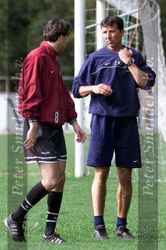 Eindhoven 27 april 2000
1e training Ruud v Nistelrooij na keuring Manchester United.
Ruud samen met Luc van Agt.