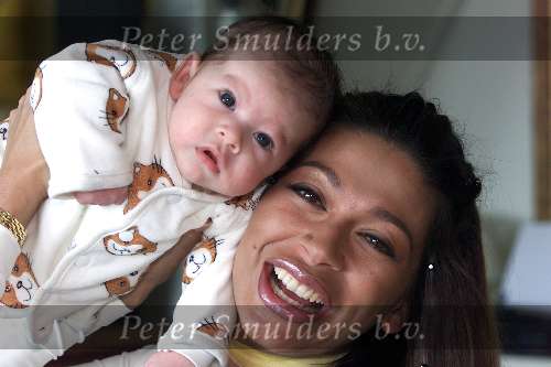 Loosdrecht 18 april 2000
Lydia Jane Dekkers met haar zoontje.