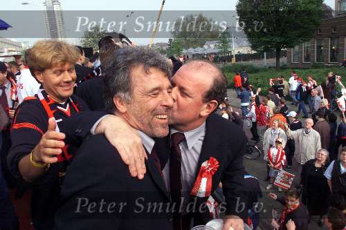 Eindhoven, 30 april 2000
PSV Landskampioen 
Feest na de wedstrijd PSV-RKC, eindstand 7-1
Erik Gerets wordt gekust door Mart v d Heuvel