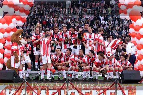 Eindhoven, 30 april 2000
PSV-RKC, eindstand 7-1
PSV vier hierna het officiele landskampioenschap seizoen 1999/2000