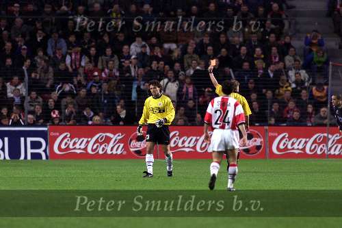Eindhoven 31 maart 2000
PSV-AZ
Ronald Waterreus verlaat het veld na een rode kaart