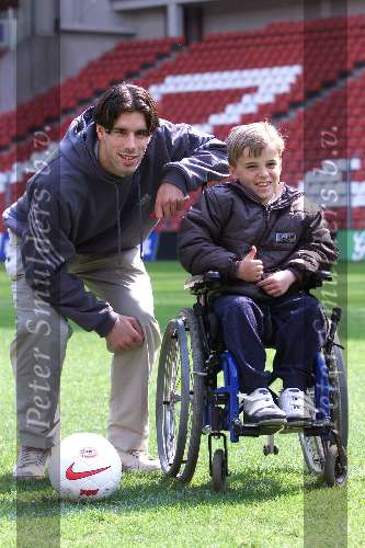 Eindhoven 14 april 2000
Ruud v Nistelrooy met Max voor spieren voor spieren.
