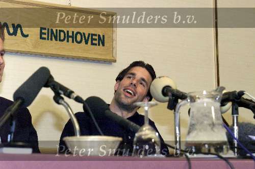 Eindhoven, 21 april 2000
Persconferentie Ruud v Nistelrooy nadat bekend is gemaakt dat hij gaat tekenen voor Manchester United