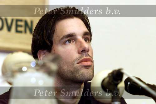 Eindhoven, 21 april 2000
Persconferentie Ruud v Nistelrooy nadat bekend is gemaakt dat hij gaat tekenen voor Manchester United