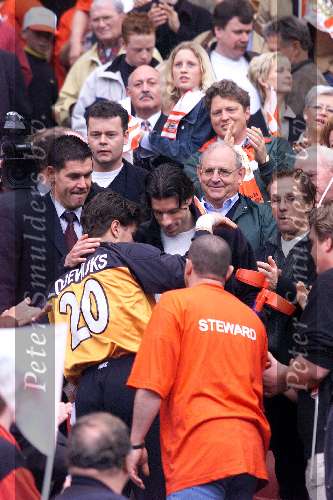 Eindhoven, 30 april 2000
PSV Landskampioen 
Feest na de wedstrijd PSV-RKC, eindstand 7-1
Ruud v Nistelrooy met Patrick Lodewijks