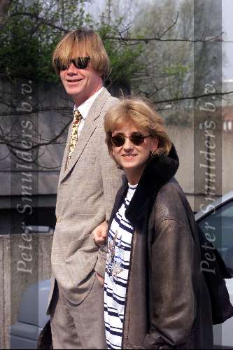 Almere-Amsterdam 24 april 2001
Berdien Stenberg met vriend op weg naar het ziekenhuis
ter kontrole op haar zwangerschap