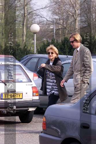 Almere-Amsterdam 24 april 2001
Berdien Stenberg met vriend op weg naar het ziekenhuis
ter kontrole op haar zwangerschap