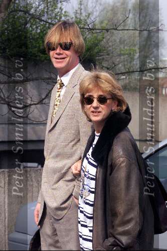 Almere-Amsterdam 24 april 2001
Berdien Stenberg met vriend op weg naar het ziekenhuis
ter kontrole op haar zwangerschap