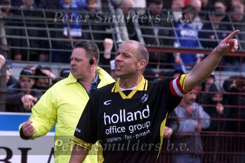 Eindhoven, 28 april 2001
Wedstrijd tussen EVV Eindhoven -FC Den Bosch, eindstand 2-2.
Supporters FC Den bosch tijdens rellen
De ME houdt toezicht
Fred v d Hoorn