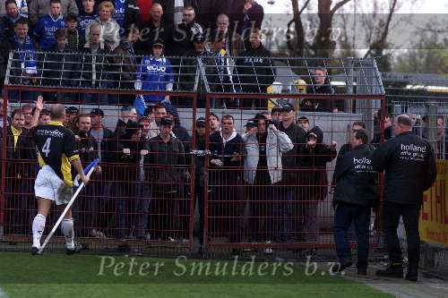 Eindhoven, 28 april 2001
Wedstrijd tussen EVV Eindhoven -FC Den Bosch, eindstand 2-2.
Supporters FC Den bosch tijdens rellen
De ME houdt toezicht
Fred v d Hoorn met bossche hooligans
