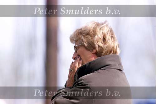 Monnickendam 19 april 2001
Ria Lubbers bellend met haar gsm.