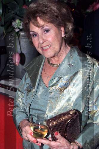 Amsterdam, 11 april 2001
Feest t.g.v. 60 jarige JOOP BRAAKHEKKE
Rita Reys met glas wijn