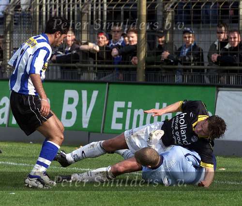 Eindhoven, 28 april 2001
Wedstrijd tussen EVV Eindhoven -FC Den Bosch, eindstand 2-2.
v.l.n.r.: Bouarfa Yahiaoui, Rob Wielaert en Michael Aerts