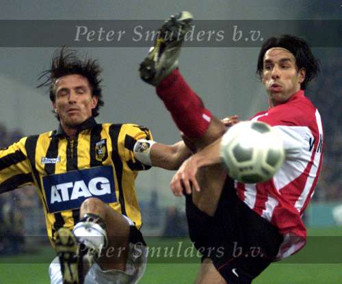 Arnhem, 15 April 2001
Wedstrijd Vitesse-PSV, eindstand 0-0
Ruud v Nistelrooy met Marc v Hintum