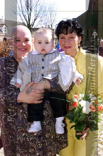 Molenschot 2 april 2001
Trouwen Sugar Lee Hooper.
SLH met haar  kleinkind