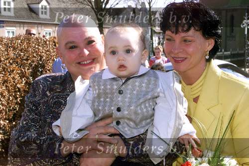 Molenschot 2 april 2001
Trouwen Sugar Lee Hooper.
SLH met haar  kleinkind