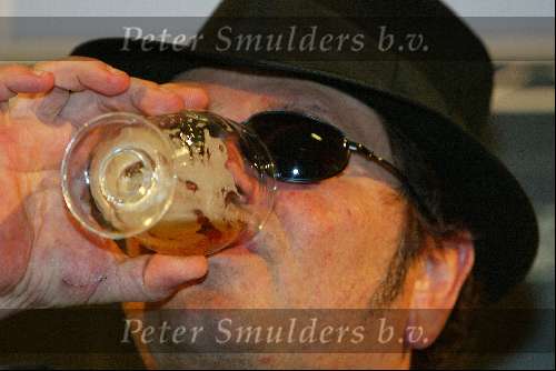 Amsterdam 11 april 2002
Andre Hazes in Olympisch stadion
met een biertje