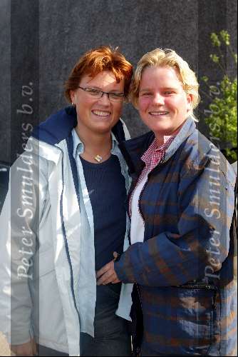 Kaatsheuvel 21 april 2002
50 jarig bestaan van de efteling en premiere show Hans Klok.
Cindy de Koning met vriendin