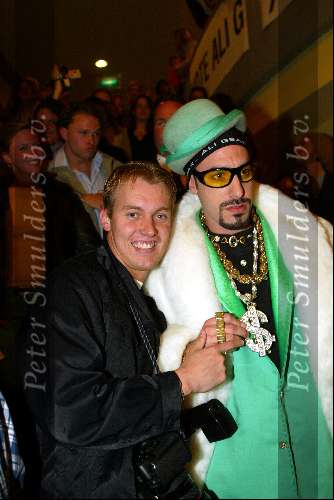Amsterdam 23 april 2002
Premier Ali G in Pathe de Munt.
Ali G  en Dennis v Tellingen