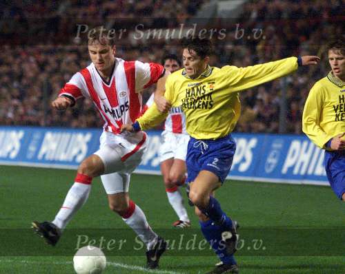Eindhoven, 13-03-99
PSV-SC CAMBUUR 3-0
Dmitri Khokhlov in duel met Dominik Vergoossen