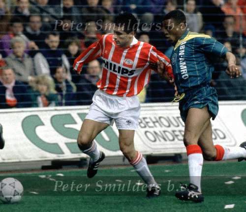 !993
Gerald Vanenburg in duel met een erg jonge Edgar Davids