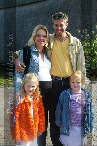 Kaatsheuvel 21 april 2002
50 jarig bestaan van de efteling en premiere show Hans Klok.
Esther Duller met gezin