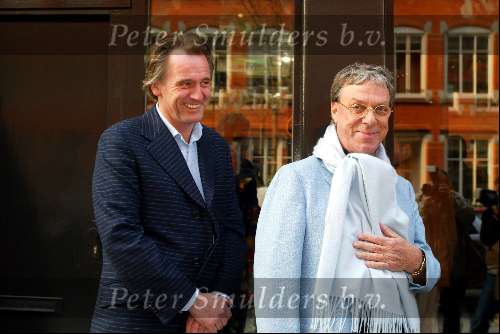 Amsterdam 11 april 2002
Opening restaurant Joop Braakhekke
Frans Molenaar   met vriend
