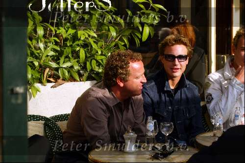 Amsterdam 23 april 2002
Gordon met zijn vriend Adriaan op terras