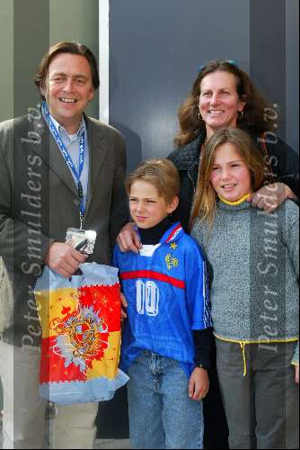Kaatsheuvel 21 april 2002
50 jarig bestaan van de efteling en premiere show Hans Klok.
Hans Wijers met gezin