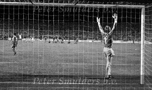 Stuttgart 1988 Finale europcup 1 tussen PSV-Benfica. eindstand 0-0 na verlenging 0-0 en tenslotte wint PSV met penaltys. Hans v Breukelen stopt de belangrijke penalty