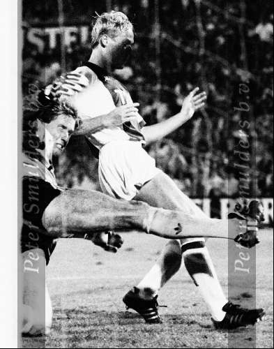 AJAX-PSV 28 augustus 1985
Eindstand 2-4
Hans v Breukelen in duel met Ronald Koeman (spelend voor AJAX)