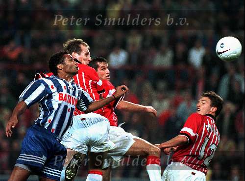 JAAP STAMin aktie voor PSV tegen SC Heerenveen Verder op de foto Ernest Faber en Arnold Bruggink
