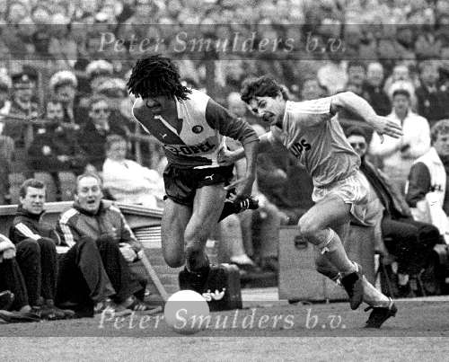 Rotterdam
Seizoen 1985/1986
Jan Heintze in duel met zijn latereploeggenoot Ruud Gullit