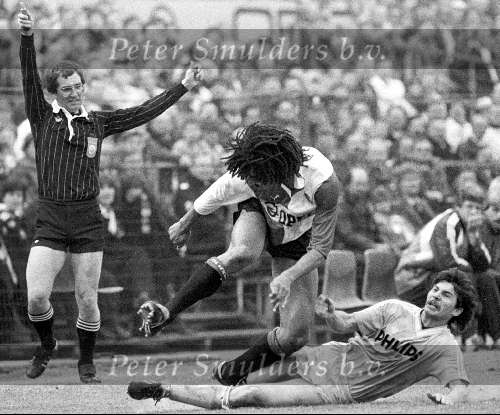 Rotterdam 1985/1986
Feyenoord-PSV
Jan Heintze in duel met Ruud Gullit