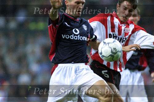 Eindhoven, 26 september 2000
Champions League
PSV-Manchester United, Eindstand 3-1
Jan Heintze in duel met Roy Keane