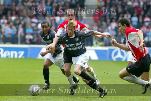 Eindhoven 15 maart 2002

PSV-Feyenoord
Jon Dahl Tomasson en Kasper Bogelund Leonardo