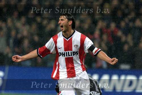Eindhoven, 4 December 1999
Komp. PSV-Roda JC, eindstand 2-0
Luc Nilis zijn 100e kompetitiedoelpunt  in de Nederlandse kompetitie