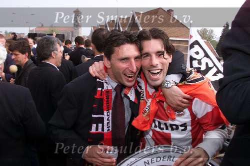 Eindhoven, 30 april 2000
PSV-RKC, eindstand 7-1
PSV vier hierna het officiele landskampioenschap seizoen 1999/2000
Ruud v Nistelrooy samen met Luc Nilis