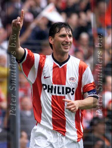 Eindhoven, 30 april 2000
PSV Landskampioen 
Feest na de wedstrijd PSV-RKC, eindstand 7-1
Luc Nilis